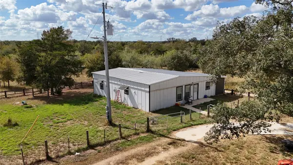991 Kovar RD #D, Flatonia, TX 78941