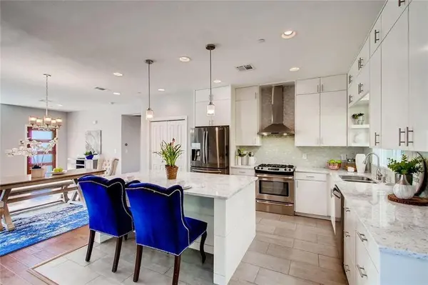 5004 Balcones DR, Austin, TX 78731