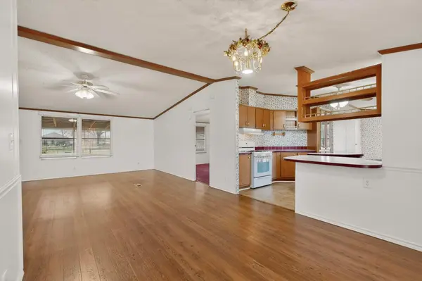 3 Miller ST, Smithville, TX 78957