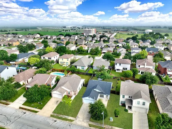510 glacier point TRL, Taylor, TX 76574