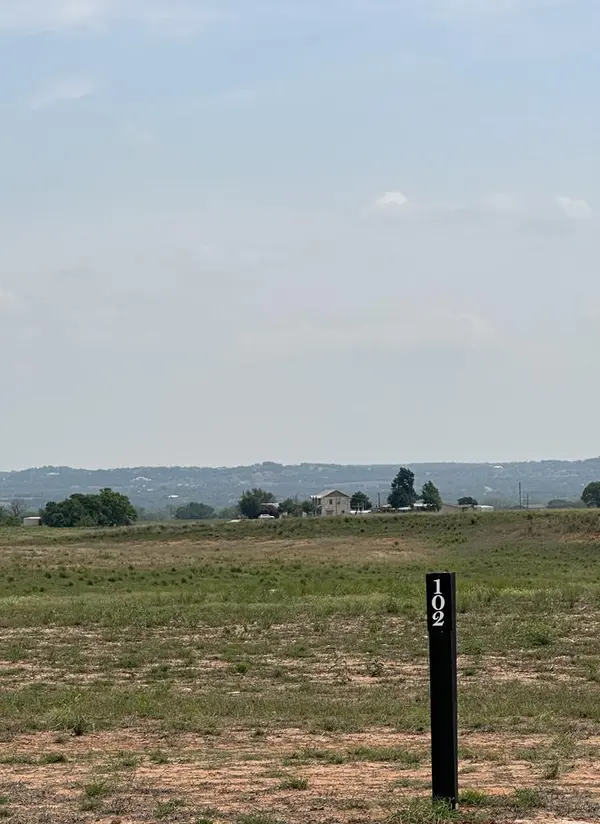 102 Baurenhof CT, Fredericksburg, TX 78624