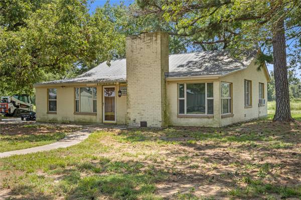 451 Pleasant Grove RD, Elgin, TX 78621