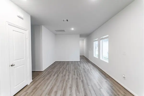 729 Barbary Coast LN, Jarrell, TX 76537