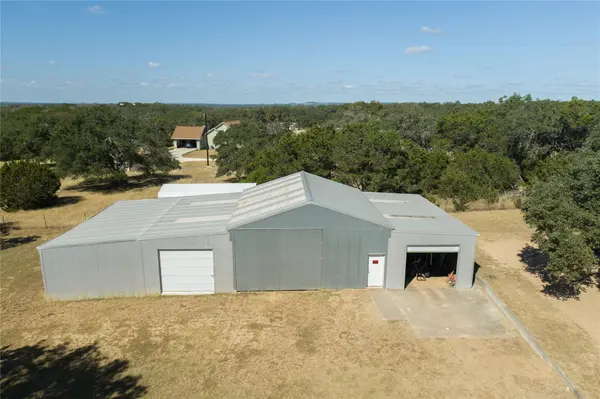 100 Burnett Ranch RD, Wimberley, TX 78676
