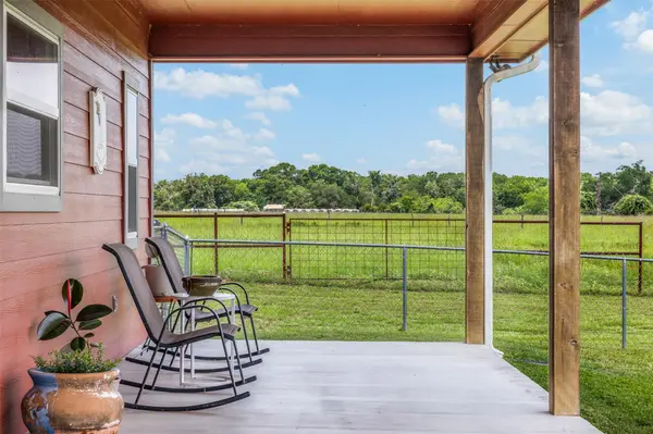 1122 County Road 344 RD, Lexington, TX 78947
