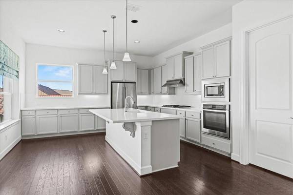 609 Dancing Oak LN, San Marcos, TX 78666