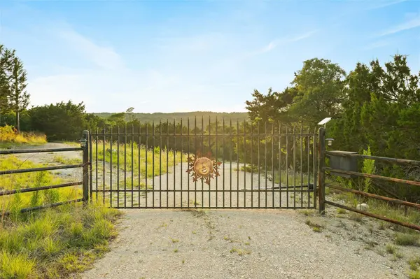 900 Lost Valley RD, Dripping Springs, TX 78620