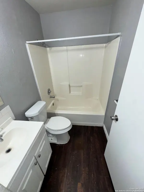 830 W Hutchins PL #11, San Antonio, TX 78221