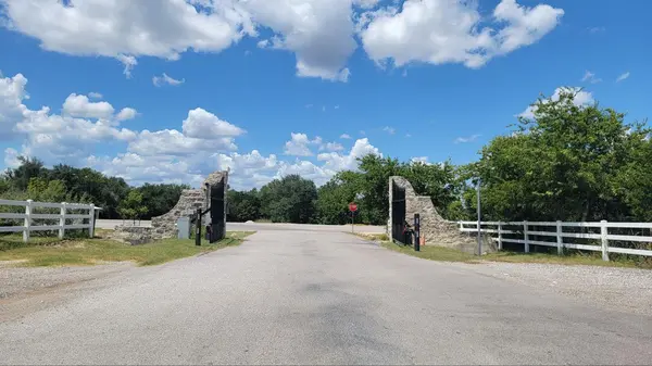 100 Twin Creekview LN, Georgetown, TX 78626