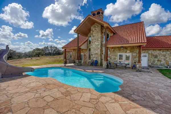 8256 S Us Highway 183, Briggs, TX 78608
