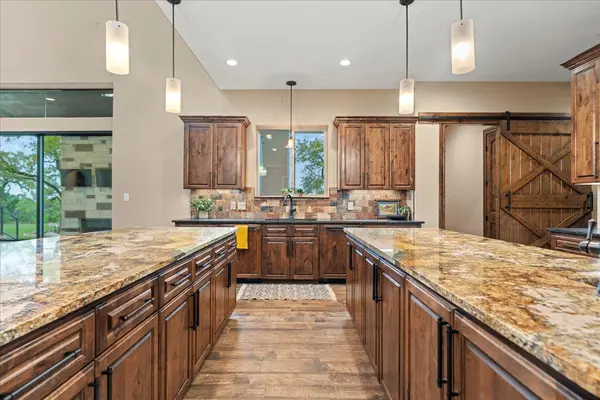 1951 Bridlewood Ranches DR, San Marcos, TX 78666