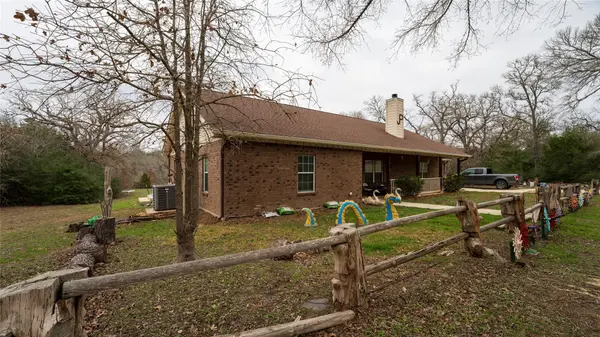 191 Clydesdale DR, Dale, TX 78616