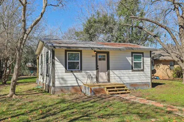 304 Harris ST, Smithville, TX 78957