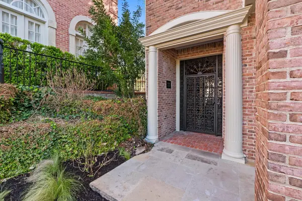 2702 Hillview Green LN, Austin, TX 78703