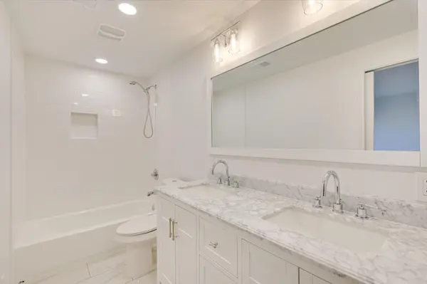 122 Forest Lake DR, Del Valle, TX 78617