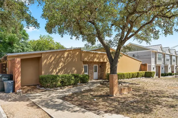 521 & 525 W Hutchison ST, San Marcos, TX 78666