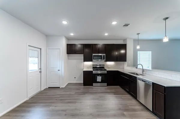 531 Yellowstone DR, Kyle, TX 78640