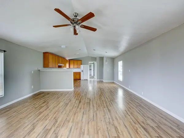 599 Rocky Ridge LN, Luling, TX 78648