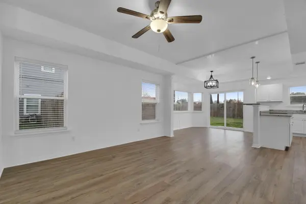 1004 E Fannin ST, Luling, TX 78648