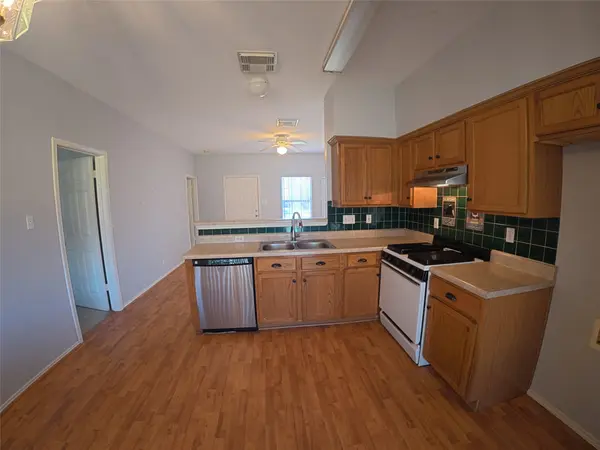 305 China CV, Elgin, TX 78621