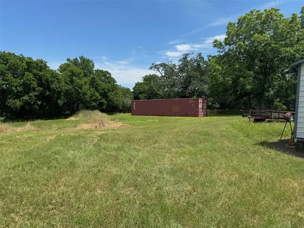 1620 N Pecos ST N, Lockhart, TX 78644