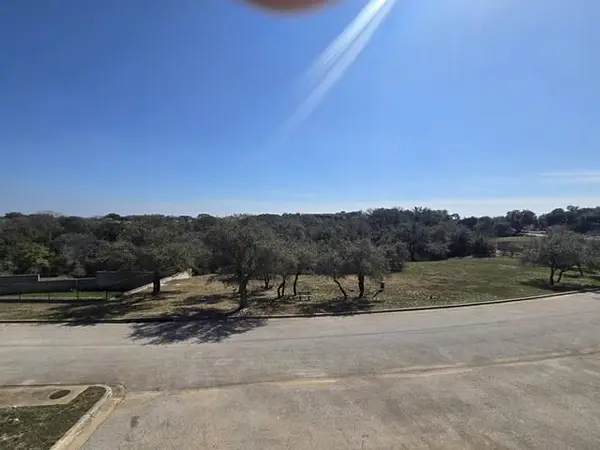 2425 Bruin DR, Spicewood, TX 78669