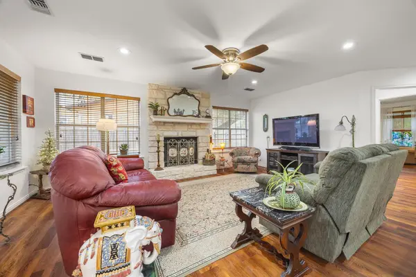 15 Palmer LN, Wimberley, TX 78676