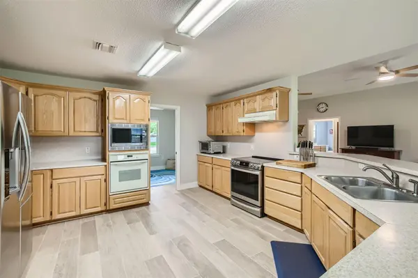 331 W Nolte ST, Seguin, TX 78155