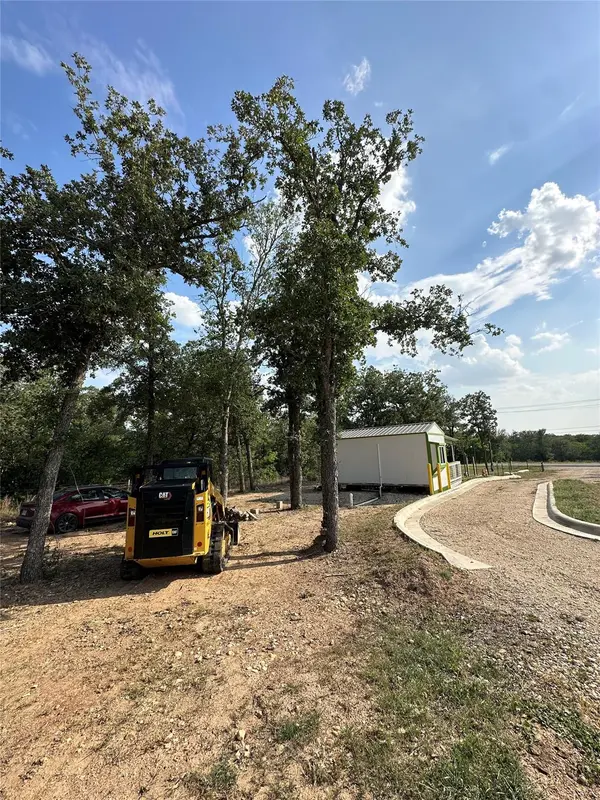 10096 S Us Highway 183 HWY, Lockhart, TX 78644