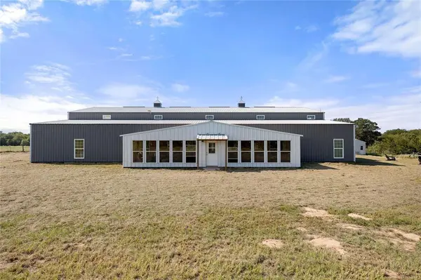 6417 County Road 240, Waelder, TX 78959