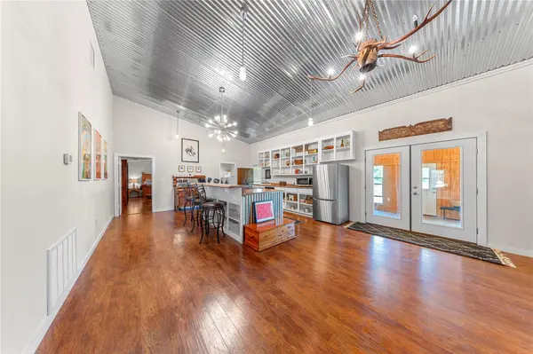 6417 County Road 240, Waelder, TX 78959
