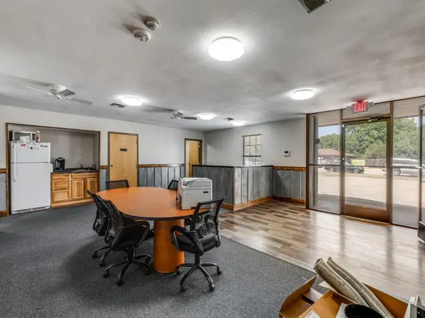 101 N Anthony ST, Hutto, TX 78634