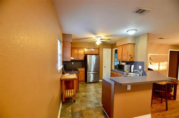 643 Yegua DR, Lexington, TX 78947