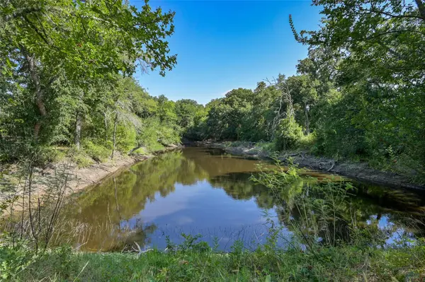681 County Road 474, Elgin, TX 78621