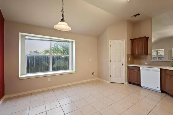 100 Buck Shot CT, Bastrop, TX 78602