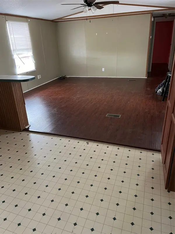 104 S Peach ST, Seadrift, TX 77983
