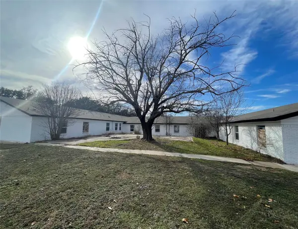 1405 W Storey ST, San Saba, TX 76877