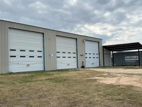 1516 Old Luling RD, Lockhart, TX 78644