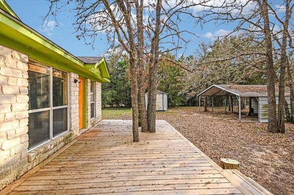 309 Stolle LN, Flatonia, TX 78941