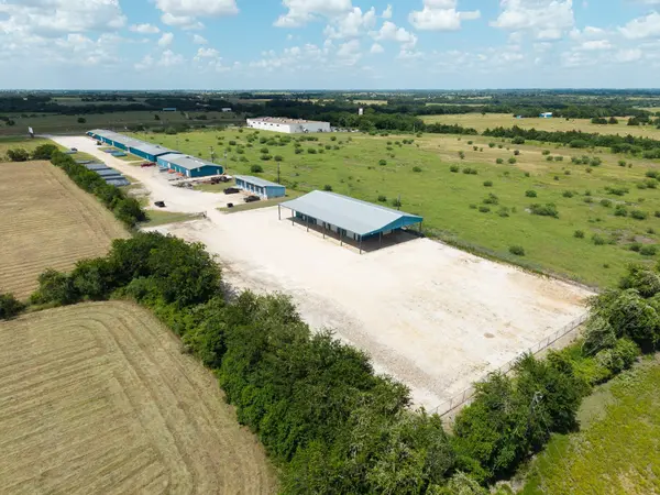 945 Huser BLVD, Schulenburg, TX 78956