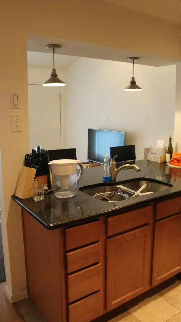 612 Park PL #302, Austin, TX 78705