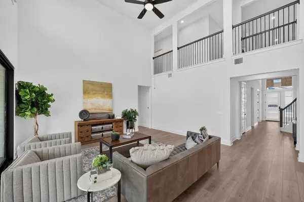 9213 The Ravine WAY, Austin, TX 78744