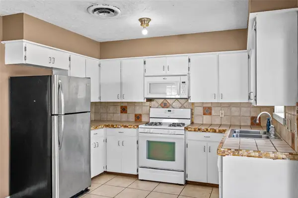 160 Gaeke ST, Giddings, TX 78942