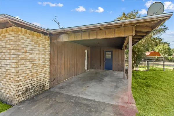 160 Gaeke ST, Giddings, TX 78942