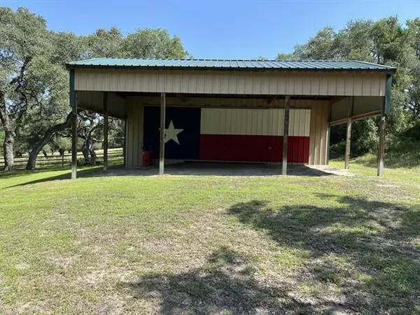 534 Scotts School RD, Flatonia, TX 78941