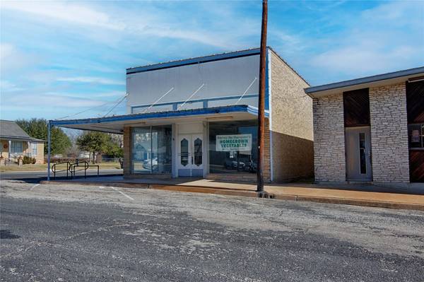 702 Upton Ave, Schulenburg, TX 78956