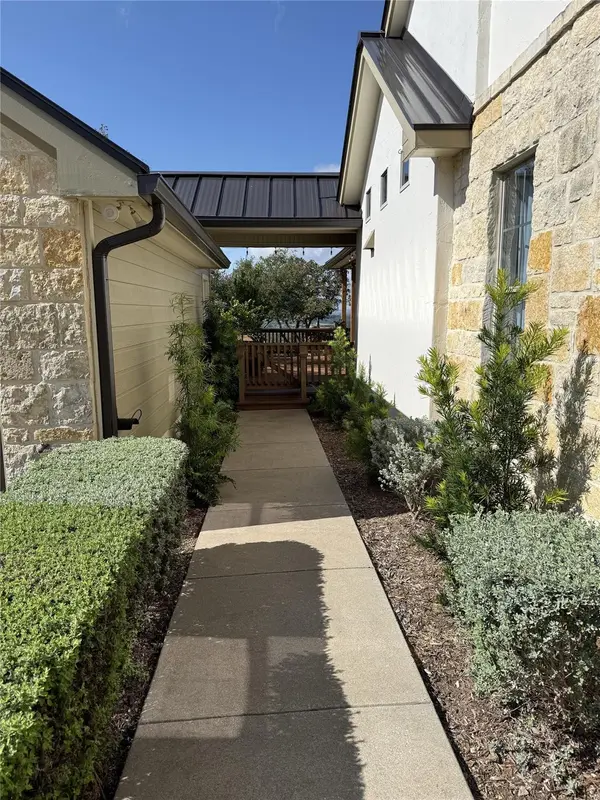 169 Royal Oaks Hill, Fredericksburg, TX 78624