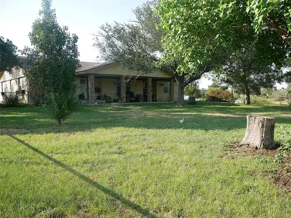 1080 County Road 213, Giddings, TX 78942