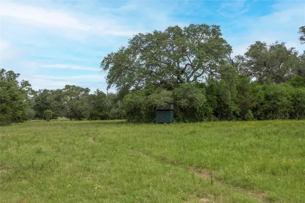 06 CR 212, Hallettsville, TX 77964