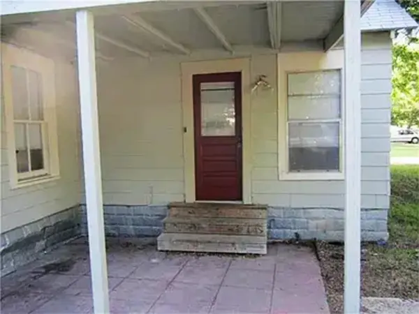 2105 North DR, Taylor, TX 76574